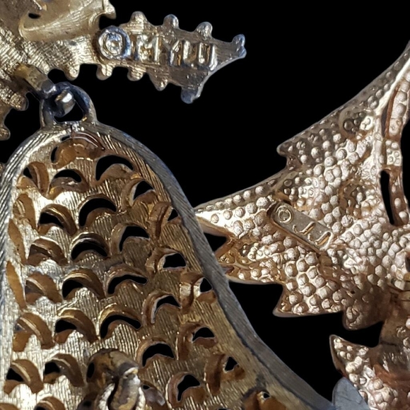 Vintage Rhinestone & Pearls Christmas Theme Pins- Tree 🎄 Bell 🔔 & Leaf 🍃 - Picture 3 of 4